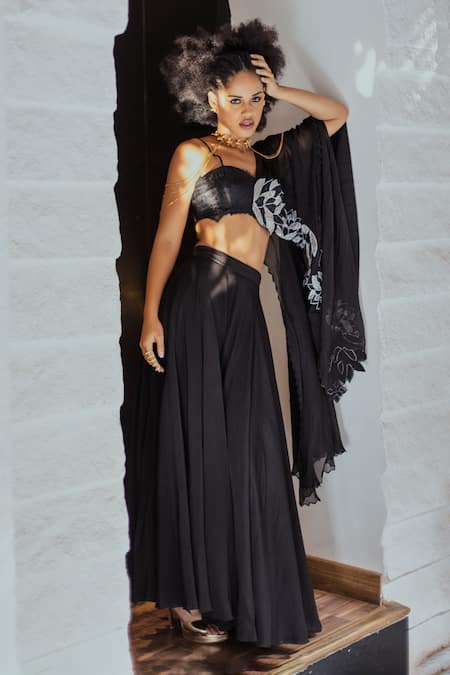 Pooja Bagaria Black Crepe, Organza Lace, Applique, Island Solid Palazzo Set With Drape at Aza Fashions Pooja Bagaria_Black Crepe, Organza Lace, Applique, Island Solid Palazzo Set With Drape _at_Aza_Fashions