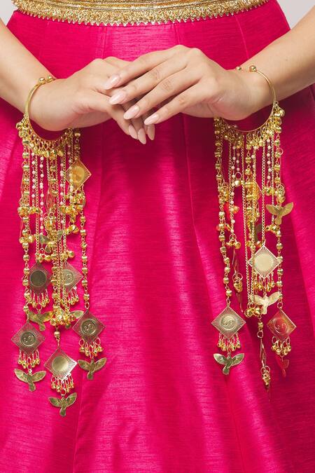 Vivinia By Vidhi Mehra_Gold Plated Beads, Chains Bird Hanging Charm Pair Of Bangle Kaleeras _at_Aza_Fashions