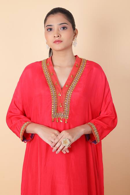 Buy_Debyani + CO_Red Silk Mirrors, Sequins, Embroidery V-neck Kurta And Pant Set 