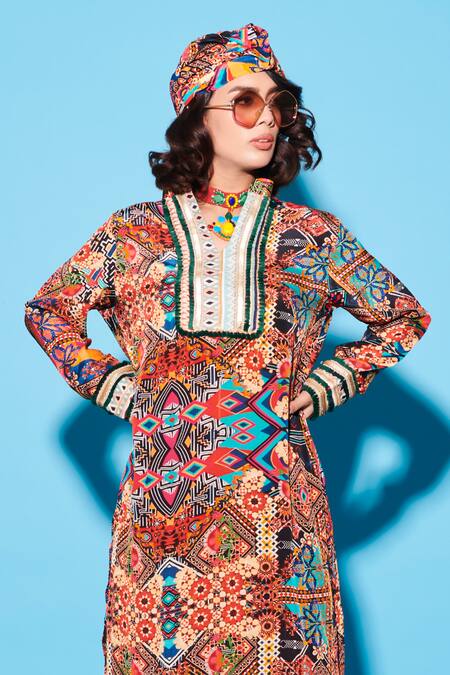 Esha L Amin Multi Color Viscose, Crepe Embroidery V-neck Abstract Geometric Pattern Kurta Online at Aza Fashions Esha L Amin_Multi Color Viscose, Crepe Embroidery V-neck Abstract Geometric Pattern Kurta _Online_at_Aza_Fashions