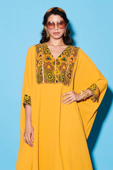 Esha L Amin Yellow Georgette Embroidery V-neck Double Kaftan Kurta Online at Aza Fashions Esha L Amin_Yellow Georgette Embroidery V-neck Double Kaftan Kurta _Online_at_Aza_Fashions