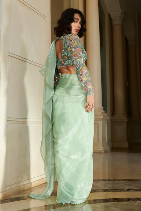 Shop Esha L Amin Green Organza Sequins, Tassels Plunge Solid Slit Pre-draped Saree With Blouse at Aza Fashions Shop_Esha L Amin_Green Organza Sequins, Tassels Plunge Solid Slit Pre-draped Saree With Blouse _at_Aza_Fashions