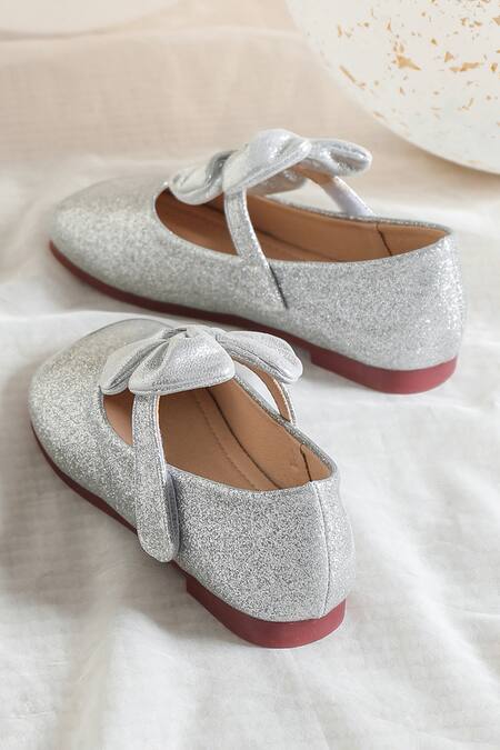 Buy_Ninobello_Silver Shiny Bow Embellished Bellies _Online_at_Aza_Fashions