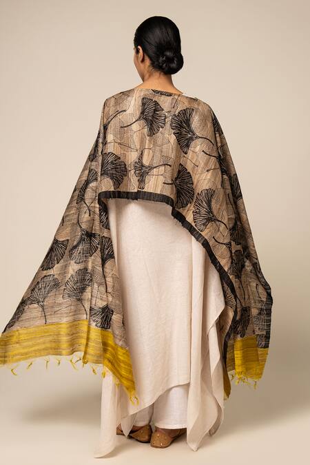 Buy Aeshaane Yellow Tussar Boat Neck Leaf Pattern Contrast Hem Kaftan Online at Aza Fashions Buy_Aeshaane_Yellow Tussar Boat Neck Leaf Pattern Contrast Hem Kaftan _Online_at_Aza_Fashions