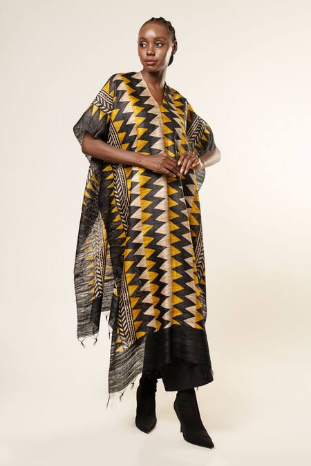 Buy_Aeshaane_Black Tussar V-neck Chevron Pattern Kaftan _Online_at_Aza_Fashions