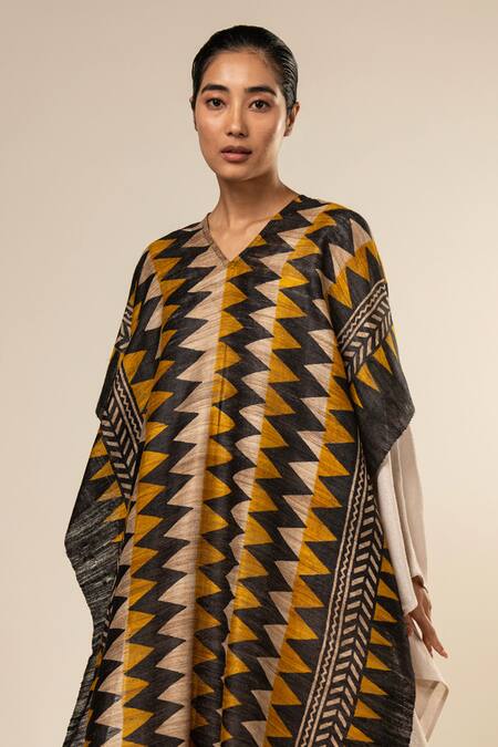 Aeshaane_Black Tussar V-neck Chevron Pattern Kaftan _at_Aza_Fashions