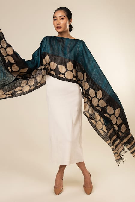 Aeshaane Blue Tussar Boat Neck Geometric Flower Pattern Hem Kaftan Online at Aza Fashions Aeshaane_Blue Tussar Boat Neck Geometric Flower Pattern Hem Kaftan _Online_at_Aza_Fashions