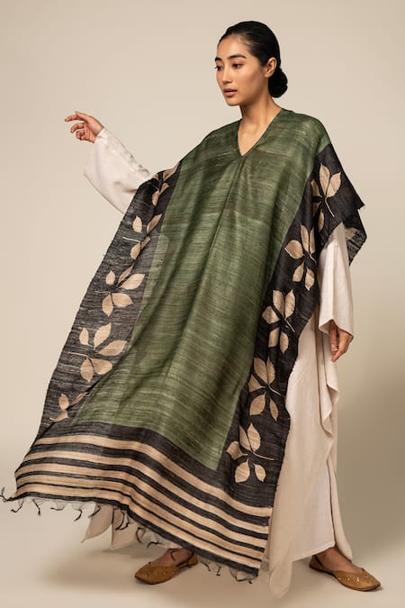 Aeshaane Leaf Pattern Border Kaftan 