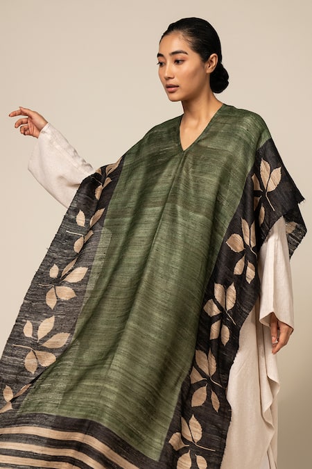 Buy_Aeshaane_Green Tussar Round Neck Leaf Pattern Border Kaftan 