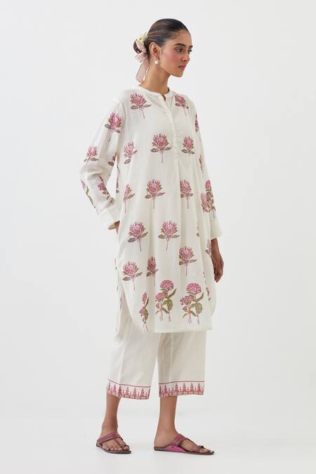 Upavita Off White Cotton Print Floral Mandarin Collar Kurta With Pant Online at Aza Fashions Upavita_Off White Cotton Print Floral Mandarin Collar Kurta With Pant _Online_at_Aza_Fashions