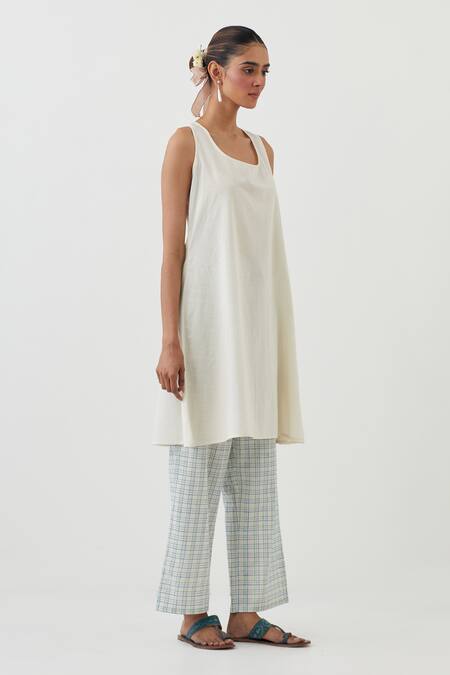 Shop Upavita Off White Kurta And Dupatta Cotton Chanderi Hand Block Flower A-line Pant Set Shop_Upavita_Off White Kurta And Dupatta Cotton Chanderi Hand Block Flower A-line Pant Set