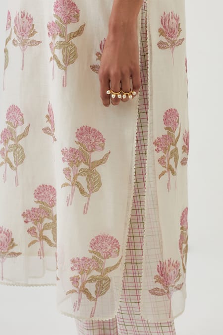 Shop Upavita Off White Kurta And Dupatta Cotton Chanderi Hand Block Print Blossom Pant Set Online at Aza Fashions Shop_Upavita_Off White Kurta And Dupatta Cotton Chanderi Hand Block Print Blossom Pant Set _Online_at_Aza_Fashions