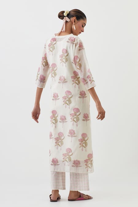 Shop Upavita Off White Kurta And Dupatta Cotton Chanderi Hand Block Print Blossom Pant Set at Aza Fashions Shop_Upavita_Off White Kurta And Dupatta Cotton Chanderi Hand Block Print Blossom Pant Set _at_Aza_Fashions