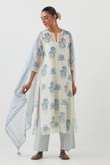 Upavita_Off White Kurta And Dupatta Cotton Chanderi Hand Flower Blossom Pant Set _at_Aza_Fashions