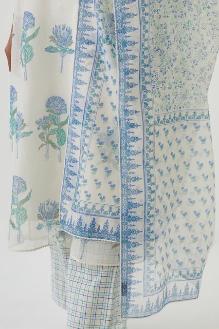 Buy_Upavita_Off White Kurta And Dupatta Cotton Chanderi Hand Flower Blossom Pant Set 