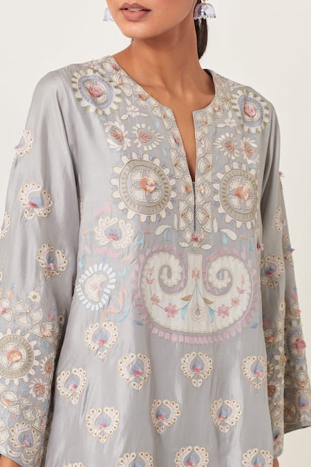 Buy_Kora_Blue , Organza Embroidery, Tassels Split Floral Applique Kurta Pant Set _Online_at_Aza_Fashions