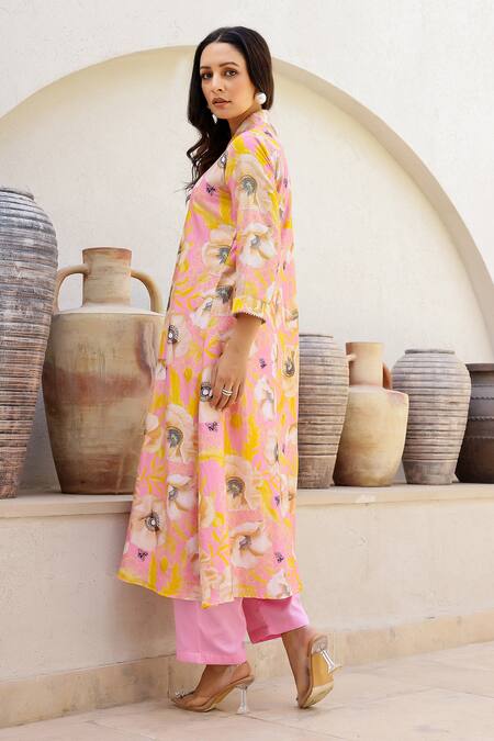 Chrkha_Pink Chanderi Silk, Linen V-neck Floral Printed Kurta Pant Set _Online_at_Aza_Fashions