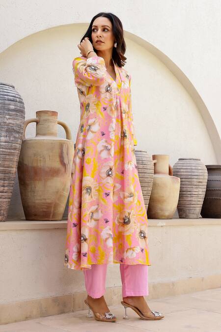 Buy_Chrkha_Pink Chanderi Silk, Linen V-neck Floral Printed Kurta Pant Set _Online_at_Aza_Fashions