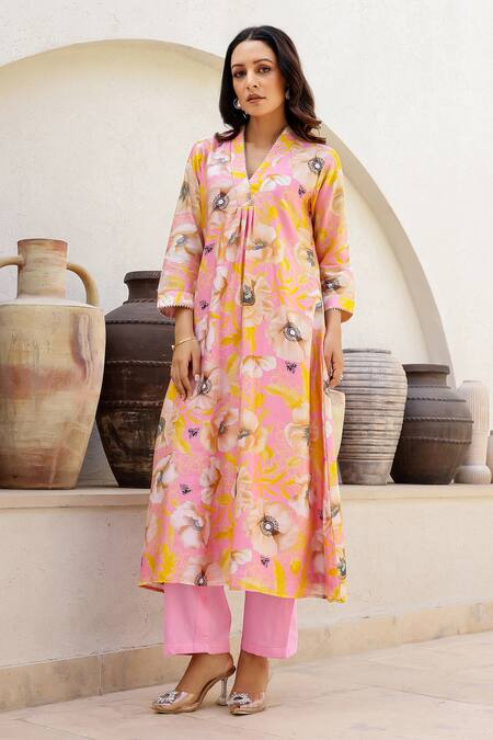 Shop_Chrkha_Pink Chanderi Silk, Linen V-neck Floral Printed Kurta Pant Set _Online_at_Aza_Fashions