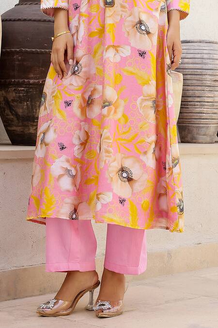 Chrkha Pink Chanderi Silk, Linen V-neck Floral Printed Kurta Pant Set at Aza Fashions Chrkha_Pink Chanderi Silk, Linen V-neck Floral Printed Kurta Pant Set _at_Aza_Fashions