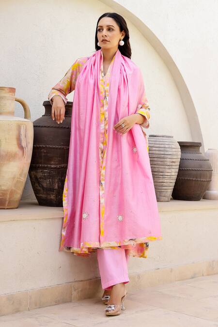 Shop_Chrkha_Pink Chanderi Silk, Linen V-neck Floral Printed Kurta Pant Set 
