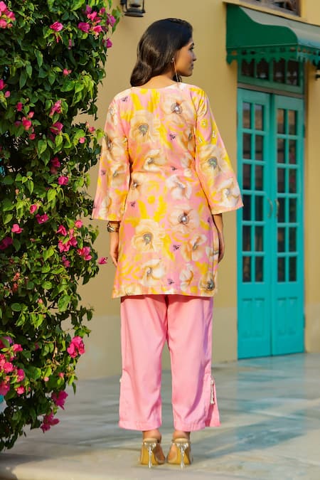 Shop_Chrkha_Pink Cotton Satin, Chanderi Silk, Linen Honeycomb Blossom Print Kurta Pant Set _at_Aza_Fashions
