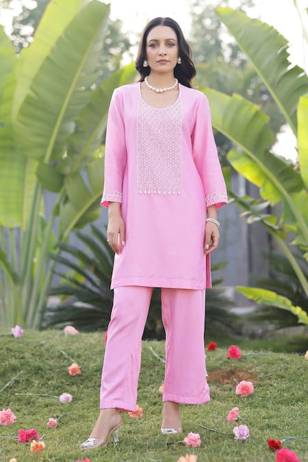 Chrkha Honeycomb Embroidered Kurta Pant Set 