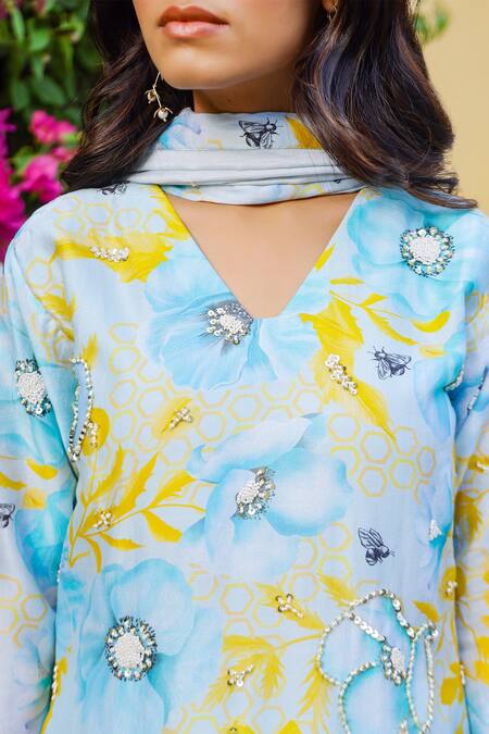 Buy_Chrkha_Blue Cotton Satin, Chanderi Floral Honeycomb Print Kurta Straight Slit Pant Set 