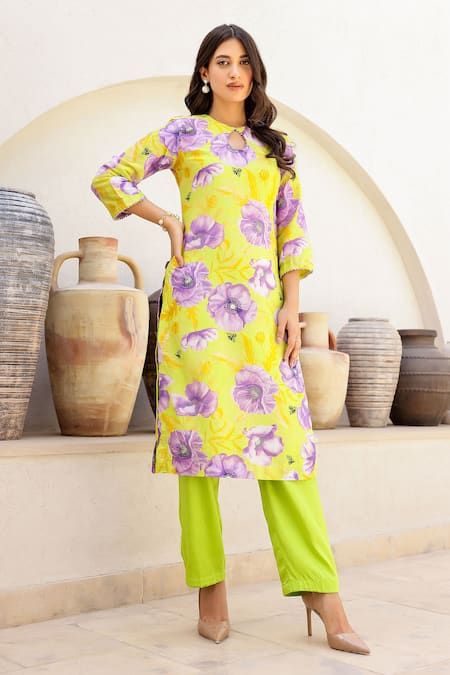 Chrkha_Green Chanderi Silk, Linen Embroidery, Floral Honeycomb Print Kurta Pant Set _Online_at_Aza_Fashions
