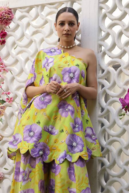 Buy_Chrkha_Green Chanderi Silk Printed Floral Scalloped Kaftan And Flared Pant Set 