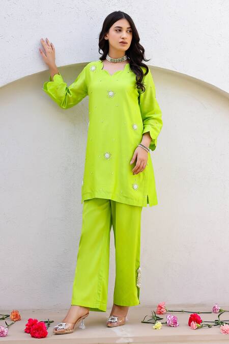 Buy_Chrkha_Green Cotton Satin, Chanderi Silk Pearls, Sequins Scoop And Work Kurta Pant Set _Online_at_Aza_Fashions