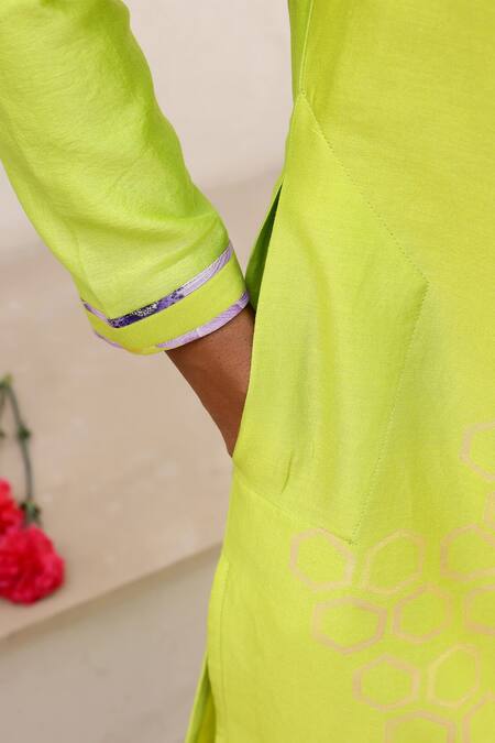 Shop_Chrkha_Green Satin, Chanderi Silk, Floral Placement Print Kurta Pant Set 