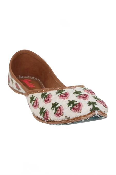 Buy_Imlee Jaipur_Off White Embroidered Foxglove Block Print Juttis _Online_at_Aza_Fashions
