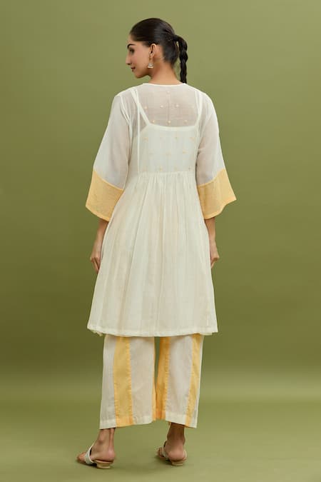 Jyoti Bansal Floral Embroidered Kurta Set 