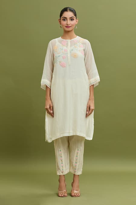 Jyoti Bansal_Off White Chanderi, Cotton, Kota Doria Embroidery, Tassels Floral Kurta Set _Online_at_Aza_Fashions