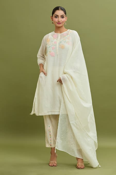Buy_Jyoti Bansal_Off White Chanderi, Cotton, Kota Doria Embroidery, Tassels Floral Kurta Set _Online_at_Aza_Fashions