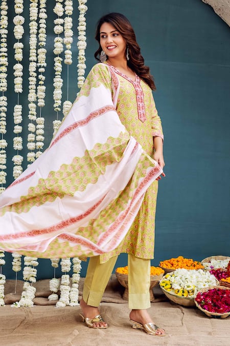 Buy Missprint Green Chanderi, Cotton Embroidery V-neck Mahira Printed Kurta Pant Set Online at Aza Fashions Buy_Missprint_Green Chanderi, Cotton Embroidery V-neck Mahira Printed Kurta Pant Set _Online_at_Aza_Fashions