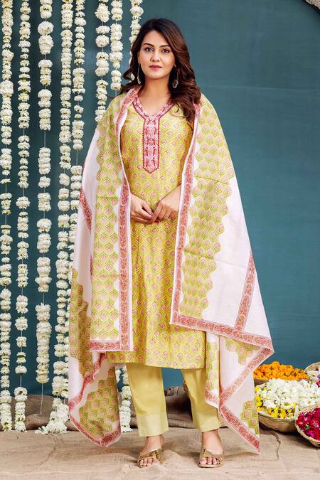 Shop Missprint Green Chanderi, Cotton Embroidery V-neck Mahira Printed Kurta Pant Set Online at Aza Fashions Shop_Missprint_Green Chanderi, Cotton Embroidery V-neck Mahira Printed Kurta Pant Set _Online_at_Aza_Fashions