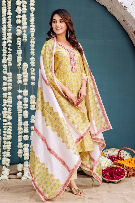 Missprint Green Chanderi, Cotton Embroidery V-neck Mahira Printed Kurta Pant Set at Aza Fashions Missprint_Green Chanderi, Cotton Embroidery V-neck Mahira Printed Kurta Pant Set _at_Aza_Fashions