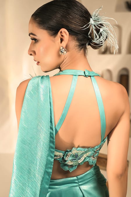 Label Astha Chhabra Blue Georgette Feathers, Pre-stitched Saree With Floral Applique Blouse at Aza Fashions Label Astha Chhabra_Blue Georgette Feathers, Pre-stitched Saree With Floral Applique Blouse _at_Aza_Fashions