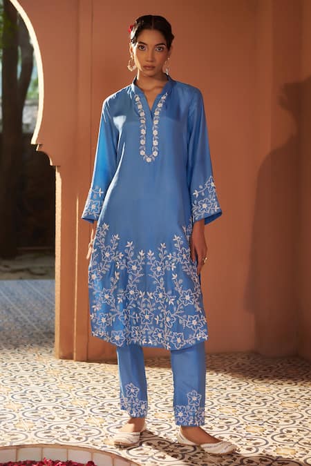 Sonia Khatri Blue Dola Silk Embroidered Resham Mandarin Bluebell High Low Kurta And Pant Set 