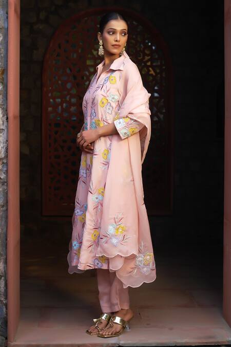 Shop Sonia Khatri Peach Organza Cut Work, Zari, Pearls, Embroidery Floral Kurta Pant Set Online at Aza Fashions Shop_Sonia Khatri_Peach Organza Cut Work, Zari, Pearls, Embroidery Floral Kurta Pant Set _Online_at_Aza_Fashions