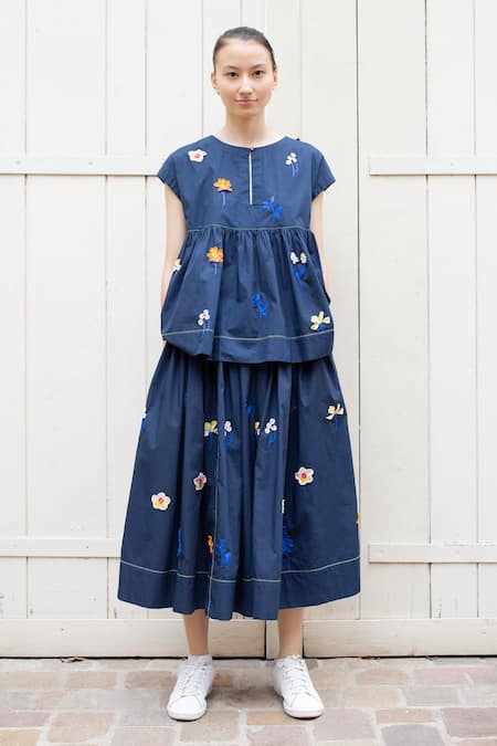 Laite Ciel Floral Applique Peplum Top 