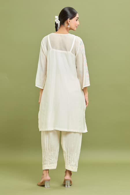 Jyoti Bansal Floral Panelled Embroidered Kurta Set 