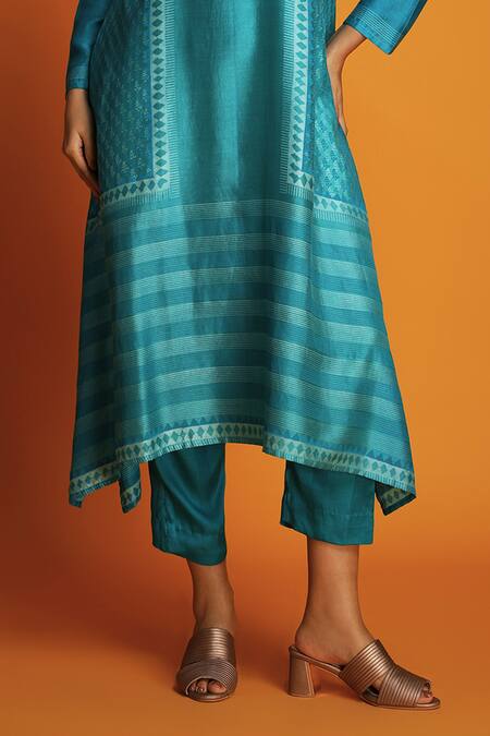 Shop_Krishna Mehta_Blue Modal Mandarin Collar Ombre Geometric Print Kurta And Pant Set _Online_at_Aza_Fashions
