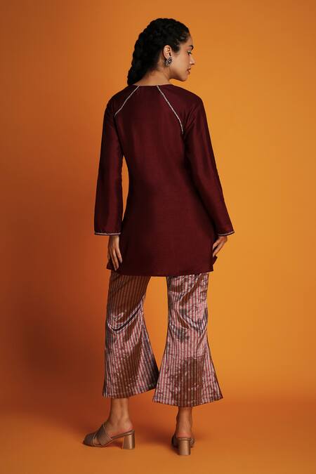 Krishna Mehta_Maroon Tussar Embroidery Zardozi Notched Kurta _Online_at_Aza_Fashions