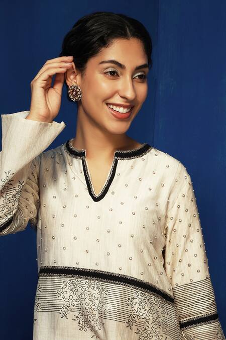 Buy_Krishna Mehta_Off White Cotton Viscose Hand Block Print Floral Notched Pearl Embellished Kurta _Online_at_Aza_Fashions