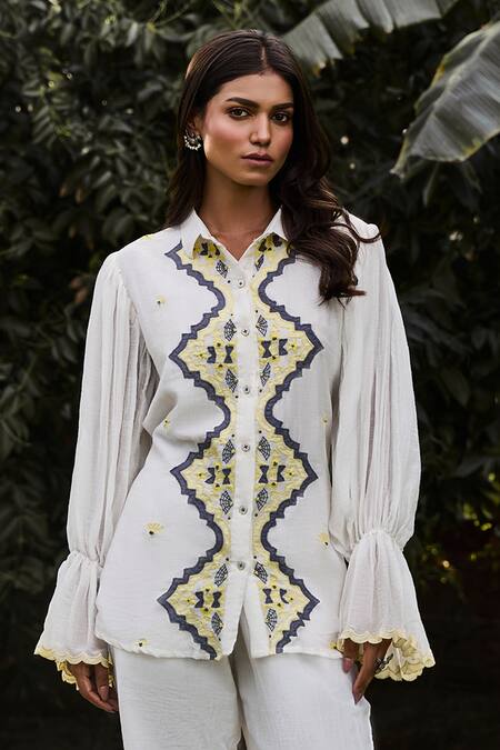 Vaani Beswal_Ivory Handwoven Chanderi Applique Hand Embroidered Marsh Shirt And Trouser Set _Online_at_Aza_Fashions