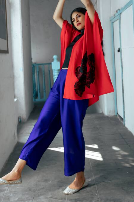 Buy Aeshaane Red Silk Open Neck Leaf Hand Block Placement Print Kaftan Online at Aza Fashions Buy_Aeshaane_Red Silk Open Neck Leaf Hand Block Placement Print Kaftan _Online_at_Aza_Fashions