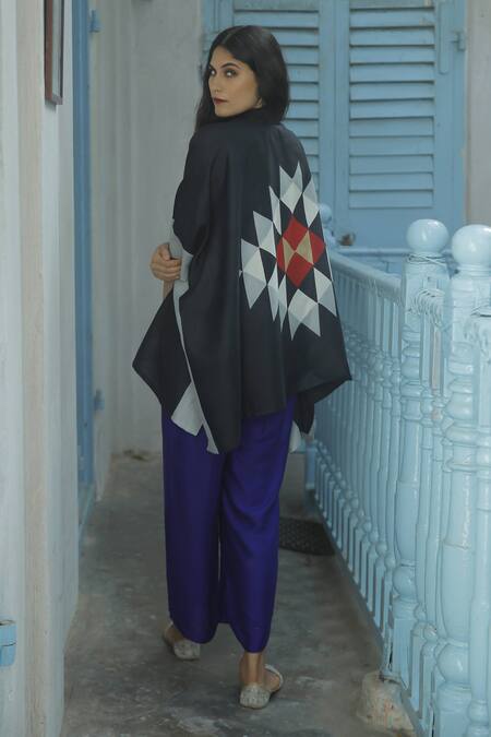 Buy Aeshaane Black Silk Open Neck Geometric Hand Block Placement Print Kaftan Online at Aza Fashions Buy_Aeshaane_Black Silk Open Neck Geometric Hand Block Placement Print Kaftan _Online_at_Aza_Fashions